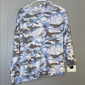Women’s sz L long sleeve camo shirt